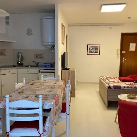 Equipe Avec Loggia, Parking Et Wi-fi A 50m Des Cures - 2 Pers - Animaux Ok - Fr-1-703-22 Apartmán